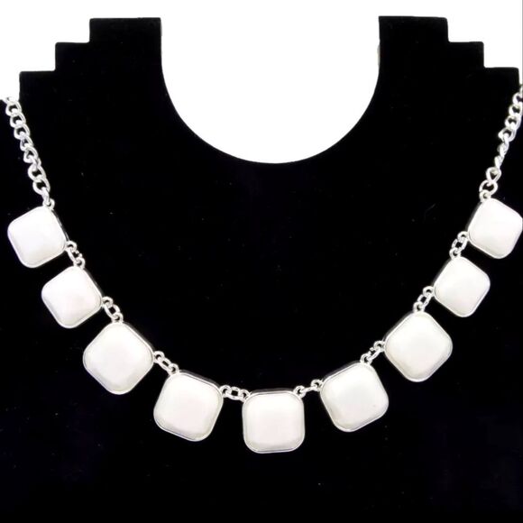 Silver Tone Necklace with Bright Off White Faceted Stones NWT - Picture 1 of 3
